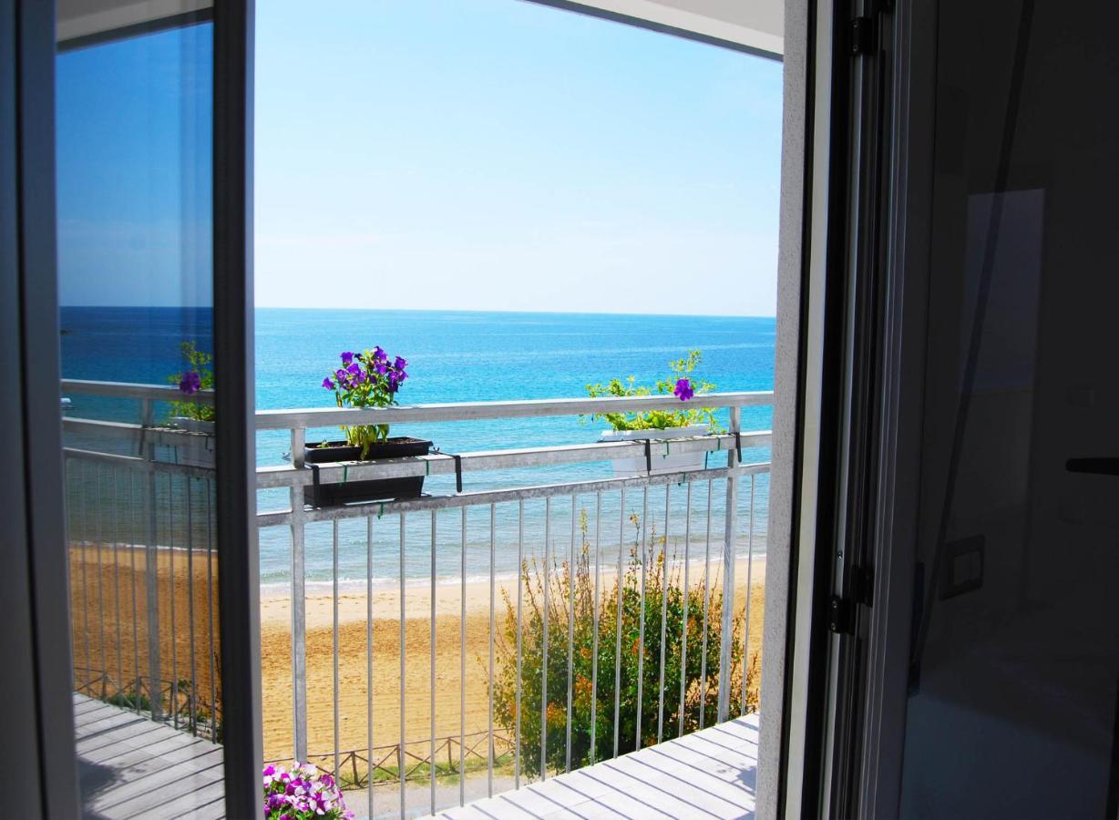 B&B Capo Rizzuto Fronte Mare Ngoại thất bức ảnh
